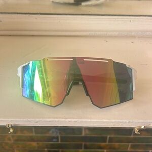 Men’s multicolored visors